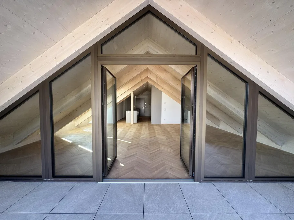 Newly built, first-occupancy 2.5-room attic apartment in Muttenz