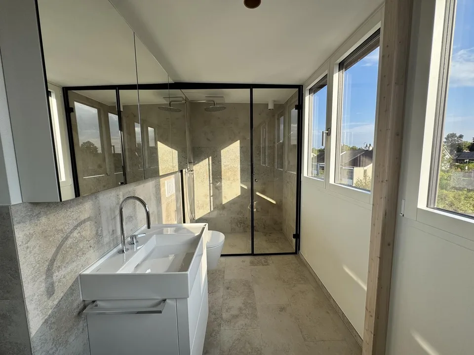 Newly built, first-occupancy 2.5-room attic apartment in Muttenz