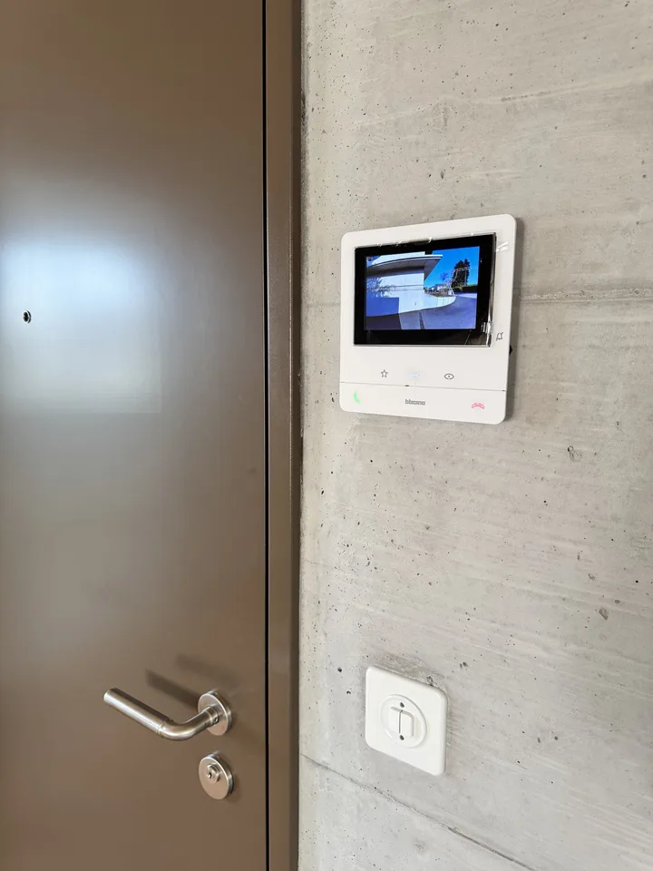 Newly built, first-occupancy 2.5-room attic apartment in Muttenz