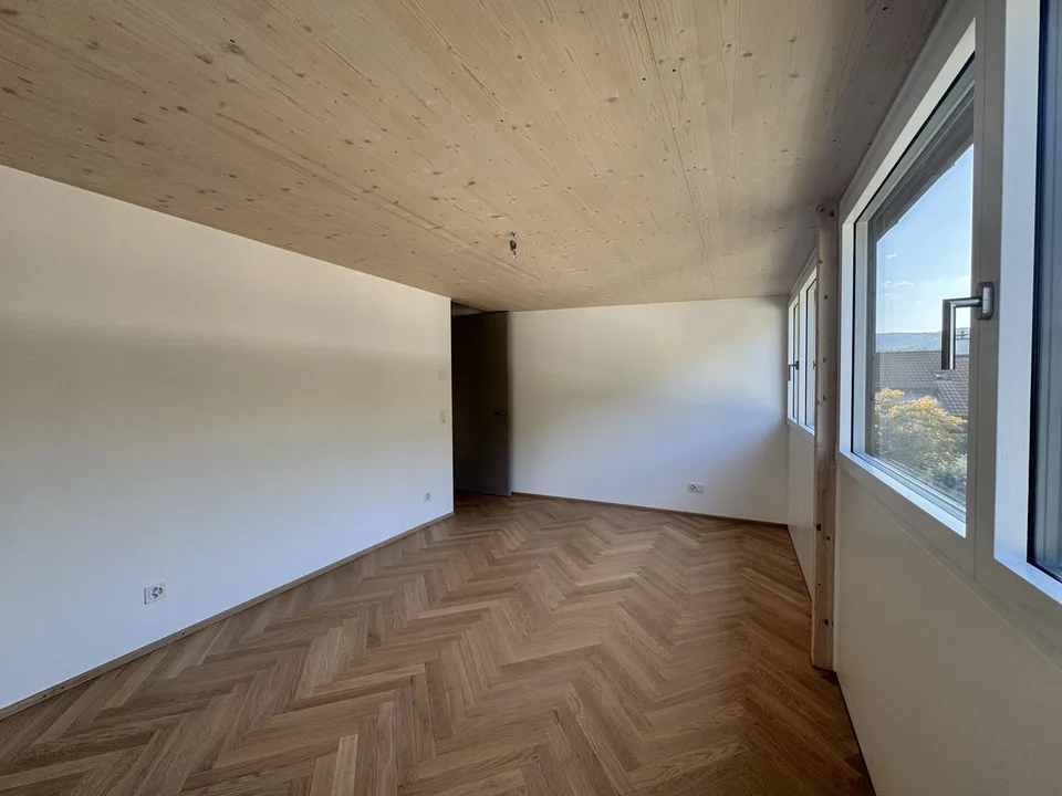 Newly built, first-occupancy 2.5-room attic apartment in Muttenz