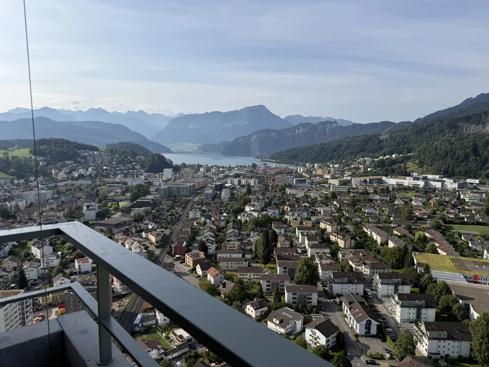 68 m² mit Seesicht 28. Stock Erstvermietung mit Einstellplatz