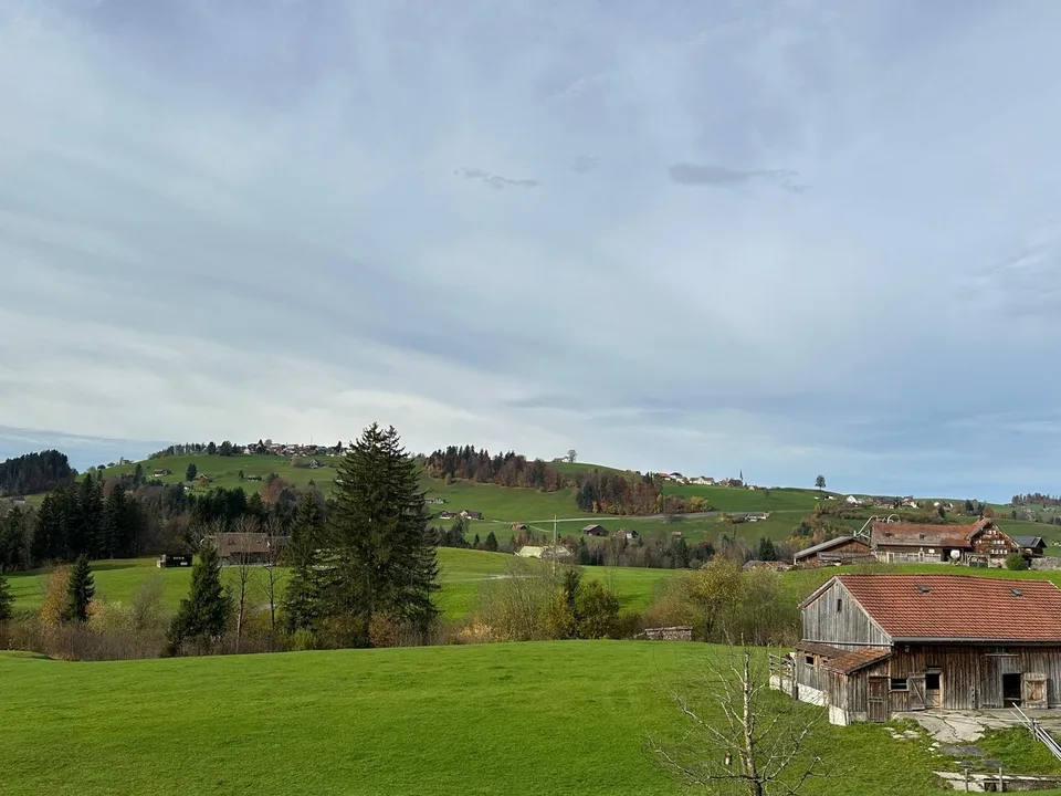 => Neu - Erstbezug neue grosse 4.5 Zi.- Wohnung, grosser Balkon 32m2