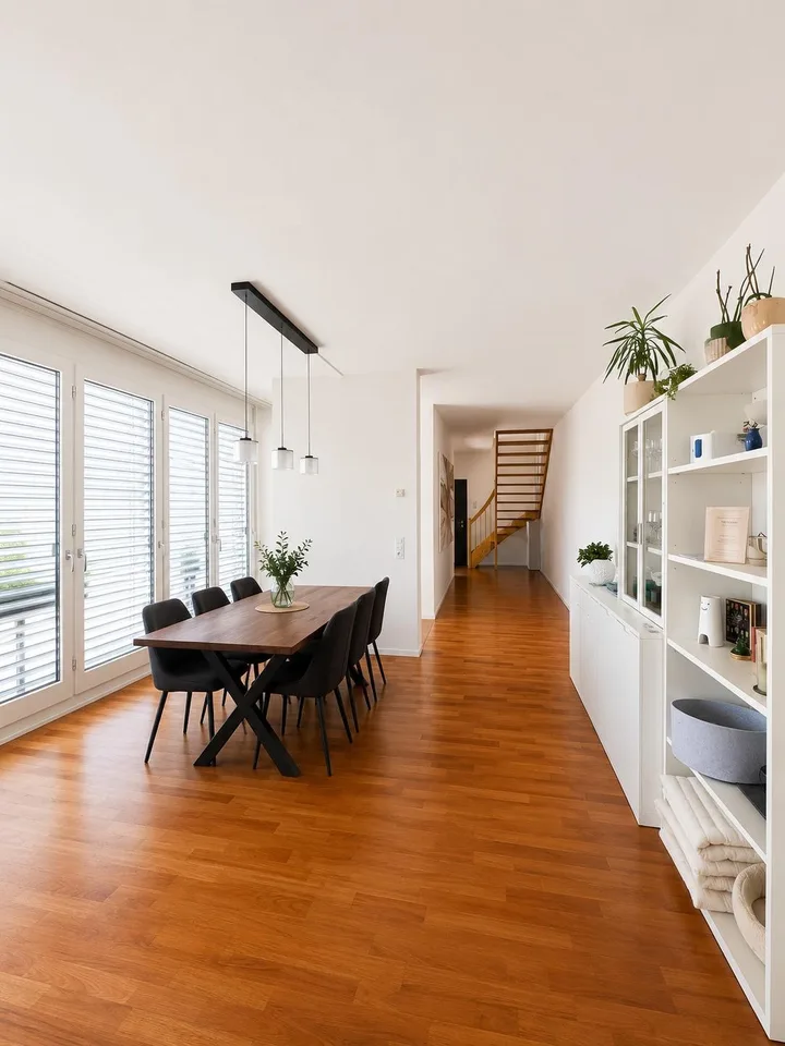 Helle 4.5-Zimmer-Maisonettewohnung mit grosser Sonnenterrasse direkt beim Bahnhof