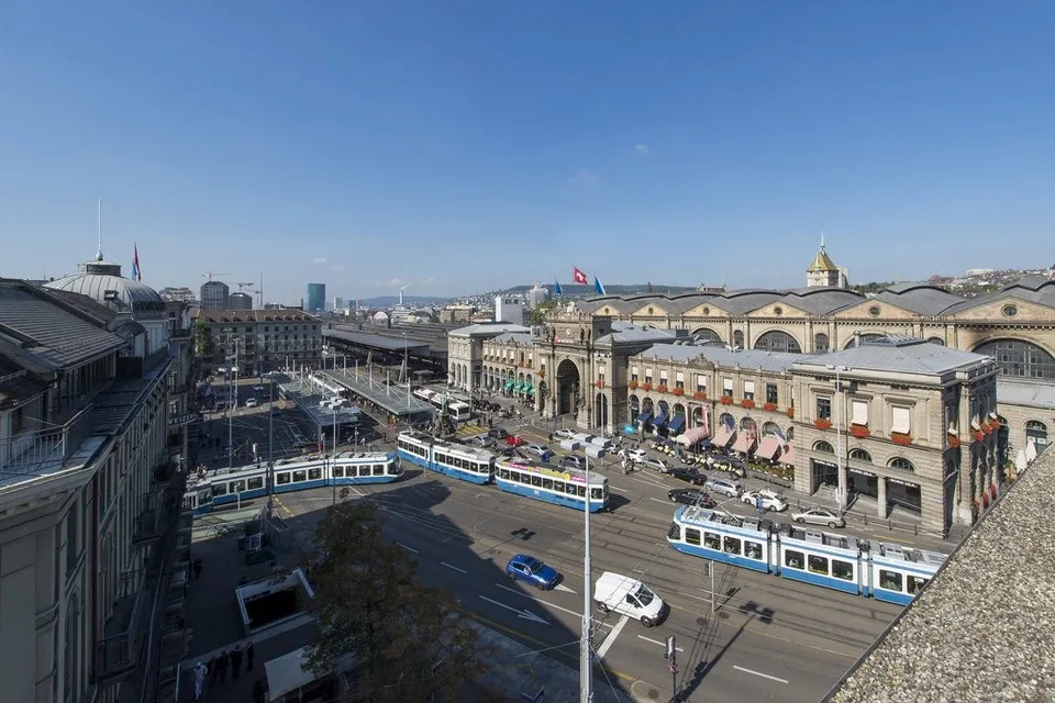 Kleiner Abstellplatz am Bahnhofplatz gesucht?
