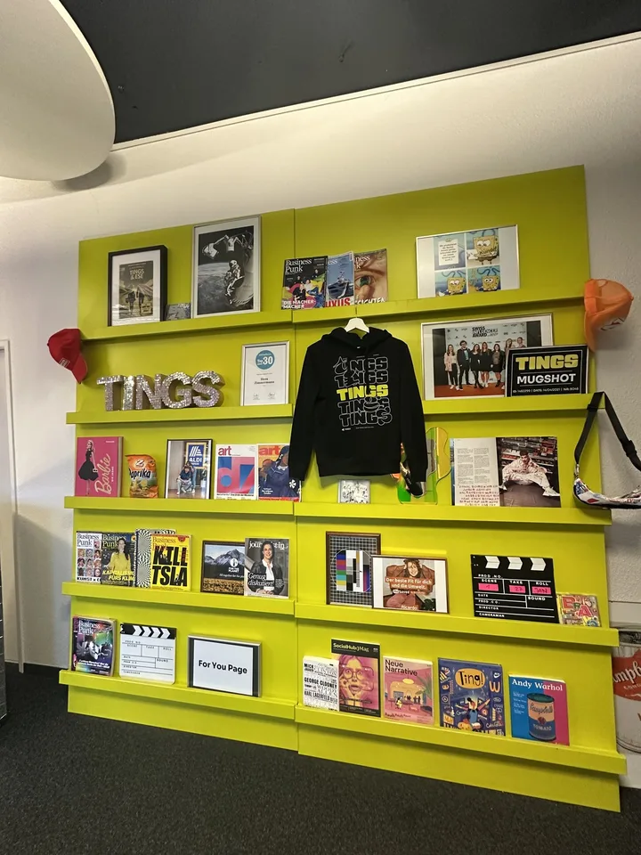 Co-Working Plätze & eigenes Büro zu vermieten (mit Podcast / Video Studio zur Mitbenützung)