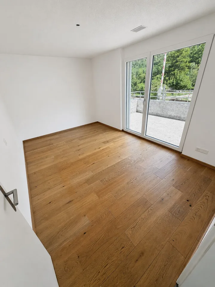 Ampio appartamento di 5,5 locali freschi di pittura & nuovi elettrodomestici