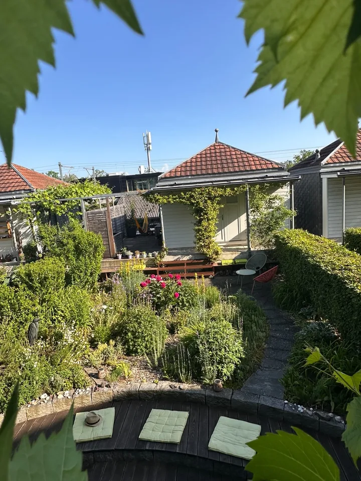 Appartement-maisonnette meublé pour famille avec jardin & maison d'hôtes