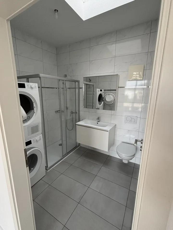 Appartement moderne 2.5 pièces, centre ville, tout équipé, 66m², balcon