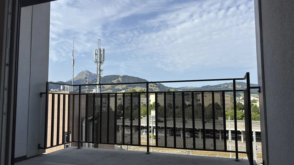 Appartement moderne 2.5 pièces, centre ville, tout équipé, 66m², balcon