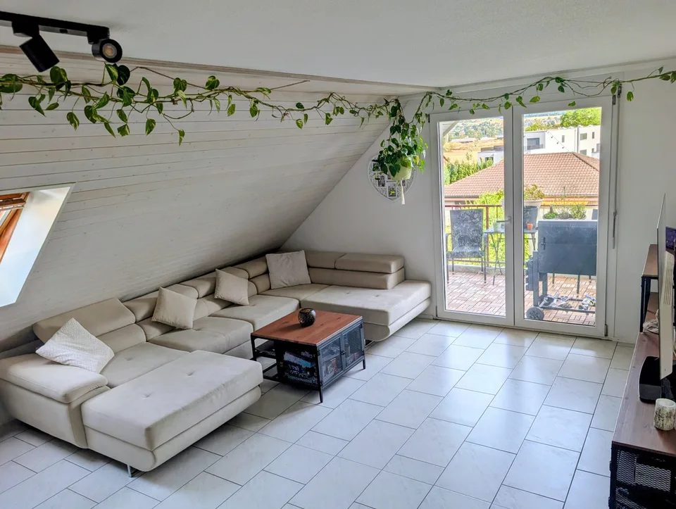 Gemütliche 5 Zimmer Maisonette Wohnung in Wahlen b. Laufen