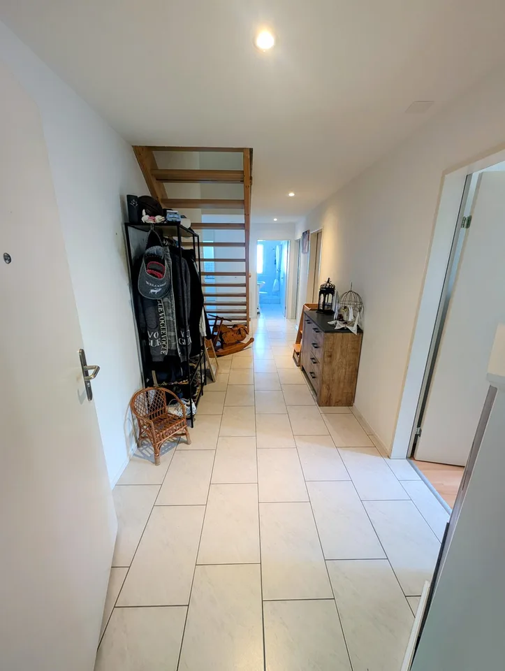 Gemütliche 5 Zimmer Maisonette Wohnung in Wahlen b. Laufen