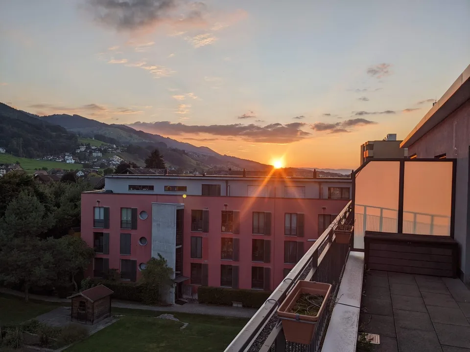 Grosszügige 3.5-Zimmerwohnung mit Balkon und Blick ins Grüne
