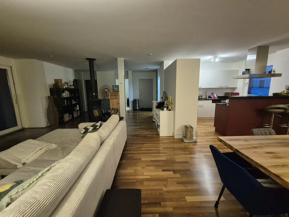 Grosszügige 3.5-Zimmerwohnung mit Balkon und Blick ins Grüne