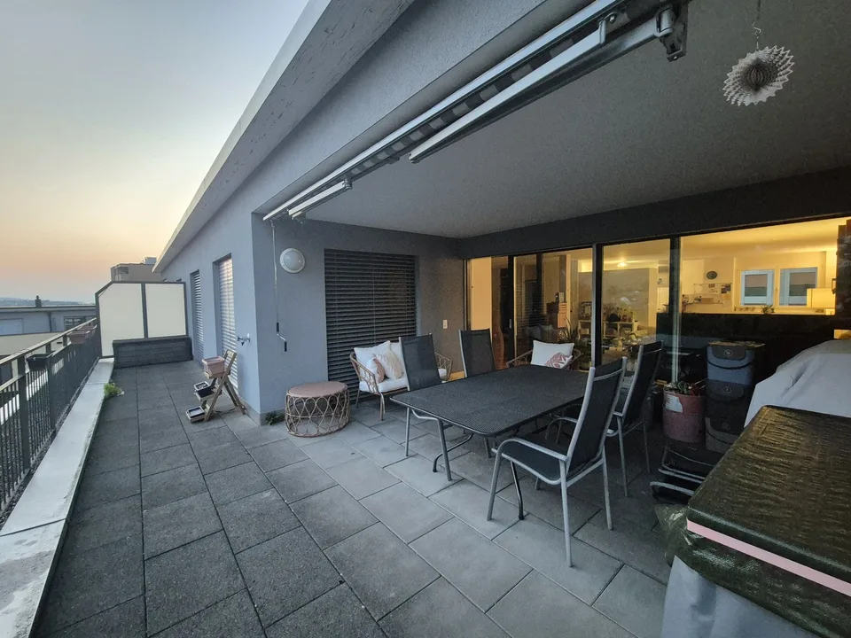 Grosszügige 3.5-Zimmerwohnung mit Balkon und Blick ins Grüne