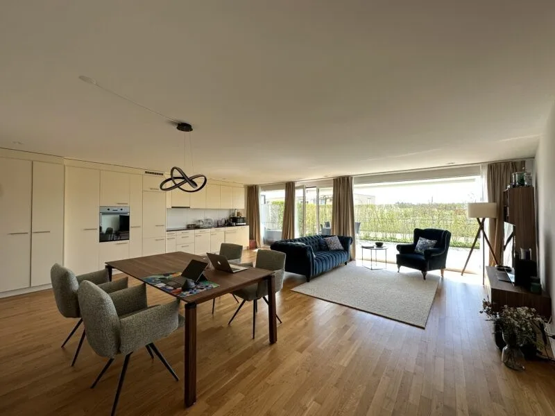 Möblierte 2.5-Zimmer-Wohnung & grosser Terrasse (Untermiete Apr-Sep)