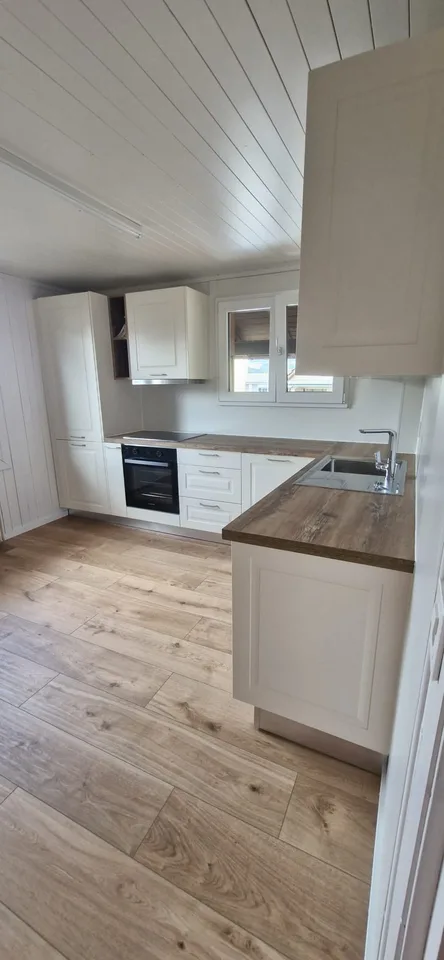 Charmante 4.5-Zimmer-Dachwohnung mit moderner Küche in Uetendorf