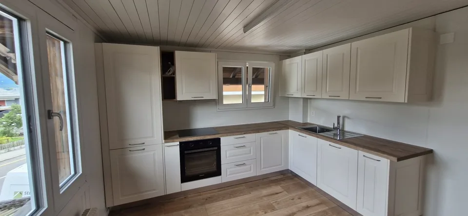 Charmante 4.5-Zimmer-Dachwohnung mit moderner Küche in Uetendorf
