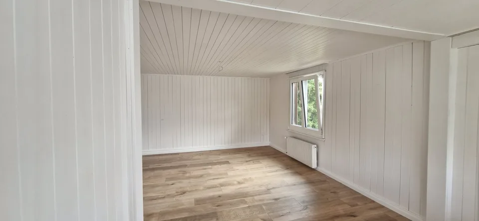 Charmante 4.5-Zimmer-Dachwohnung mit moderner Küche in Uetendorf