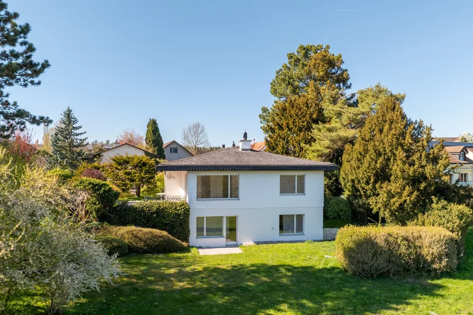 Freistehendes, neu renoviertes Einfamilienhaus mit Garten