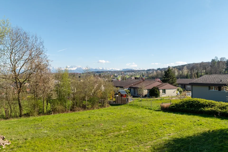 Freistehendes, neu renoviertes Einfamilienhaus mit Garten