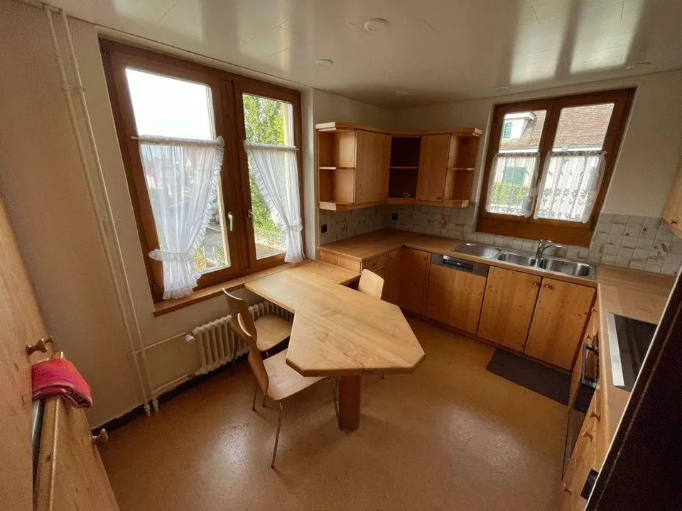 3.5 Zimmer Altbau-Wohnung inkl. 1 Garage- und 1 Parkplatz