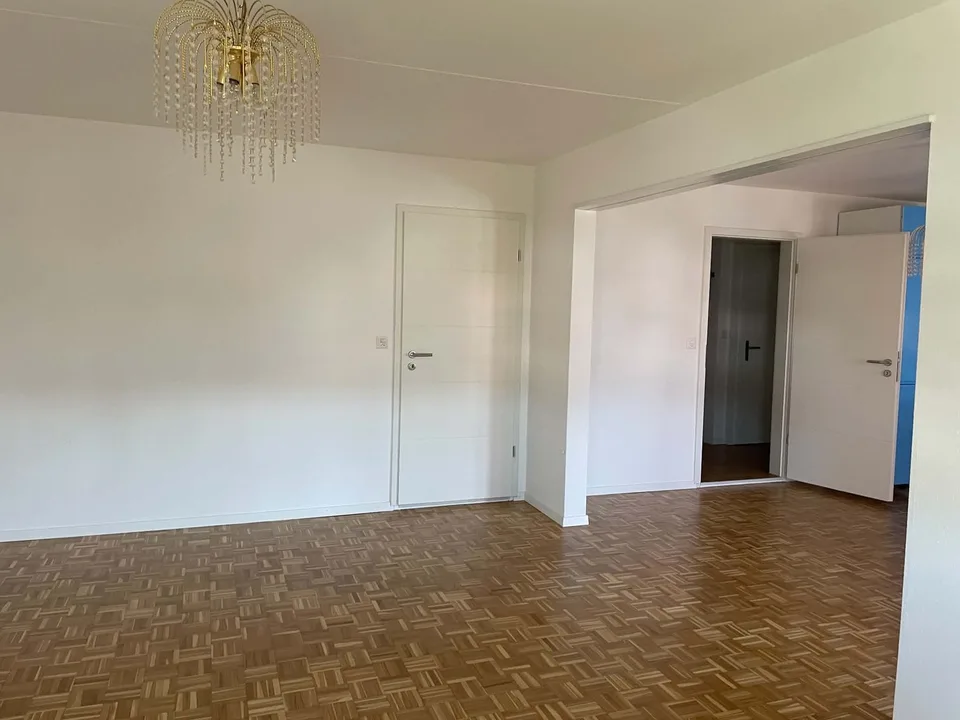 Moderne 3.5-Zimmer-Wohnung mit Seeblick, Wintergarten etc.