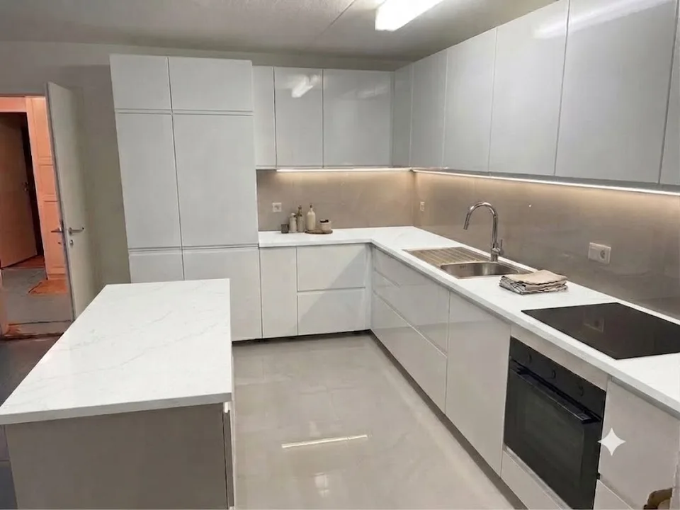 Moderne 3.5-Zimmer-Wohnung mit Seeblick, Wintergarten etc.