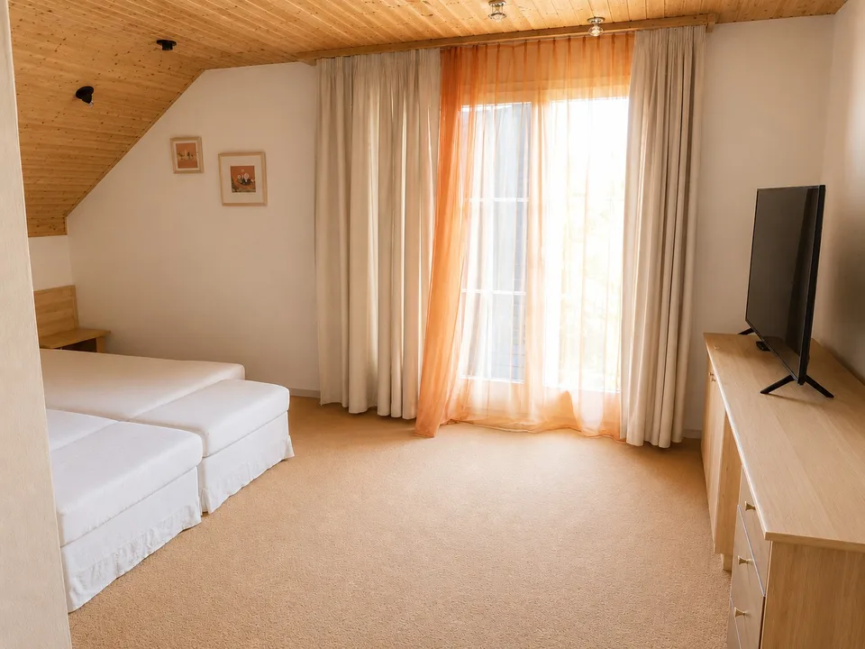 Möbliertes 6.5-Zimmer-Einfamilienhaus mit grossem Garten in Zweidlen