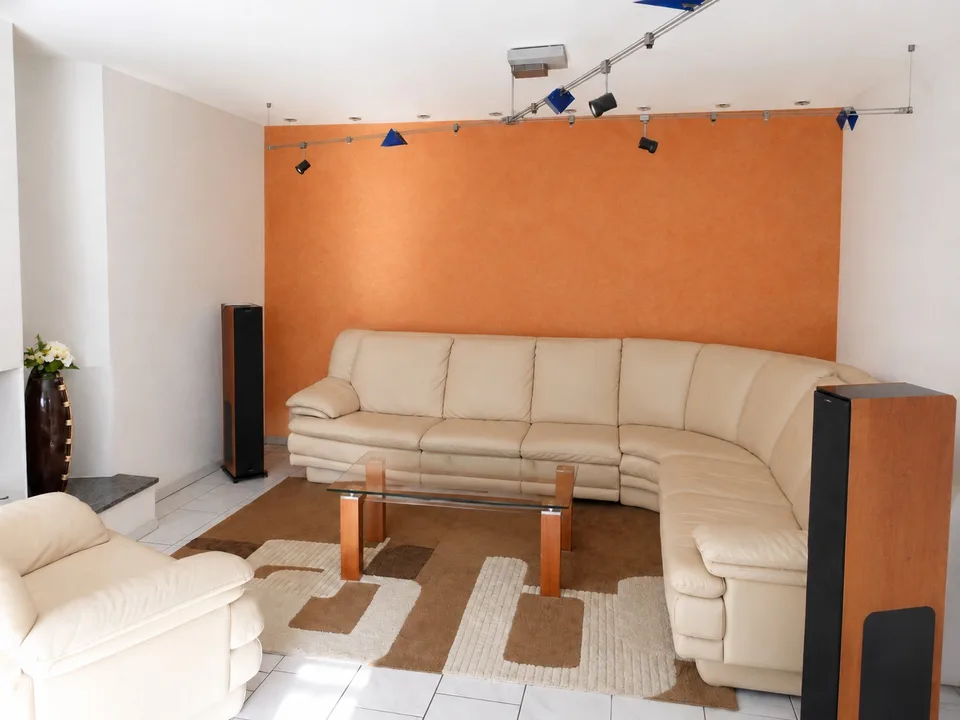 Möbliertes 6.5-Zimmer-Einfamilienhaus mit grossem Garten in Zweidlen