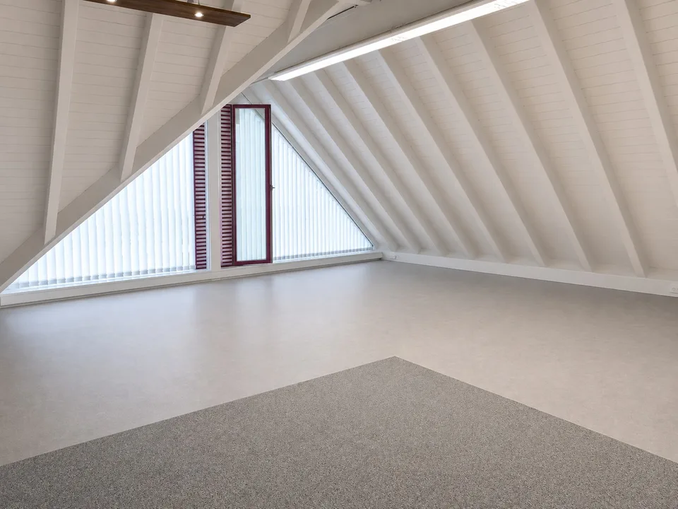 300m2 Bürofläche in kleinem Einkauszentrum