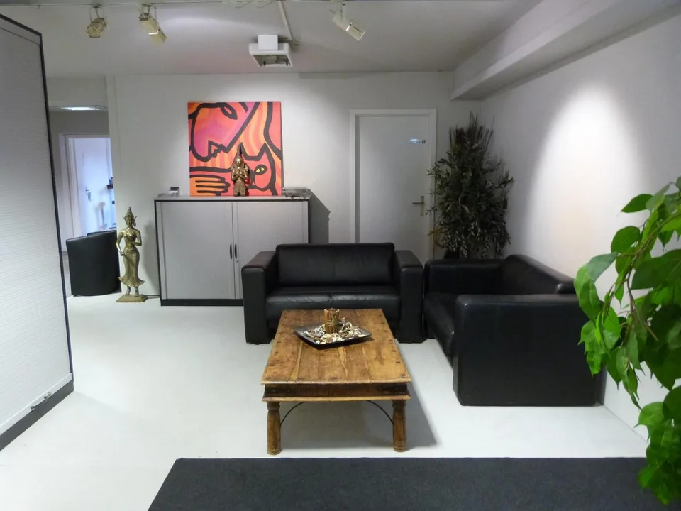 300m2 Bürofläche in kleinem Einkauszentrum