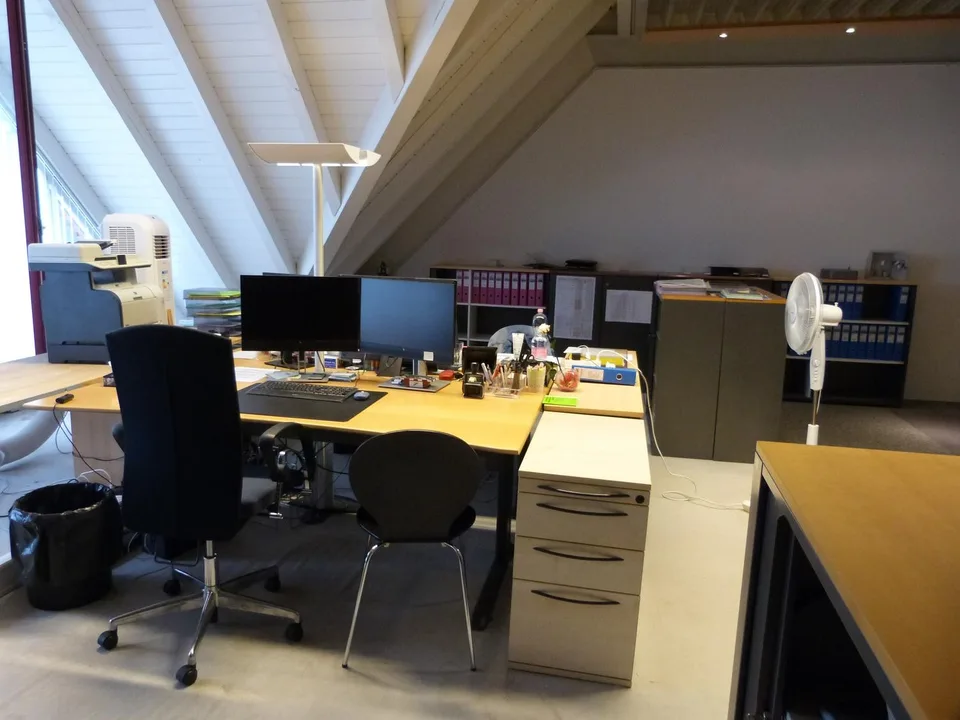 300m2 Bürofläche in kleinem Einkauszentrum