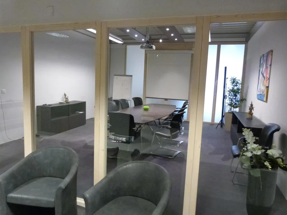 300m2 Bürofläche in kleinem Einkauszentrum