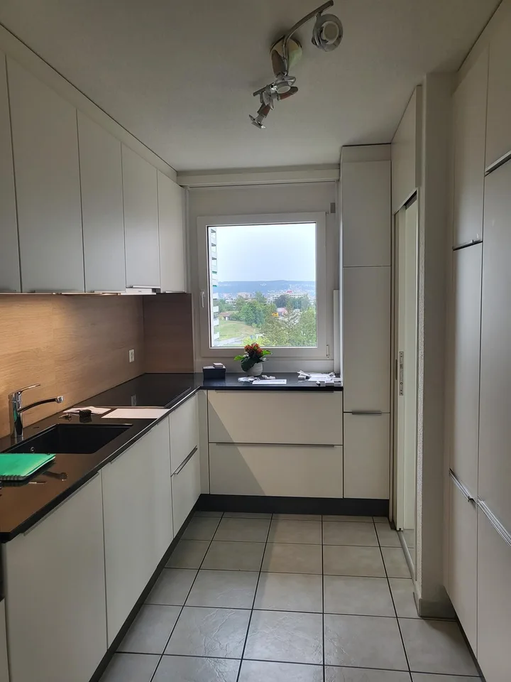 Grosszügige helle 4.5-Zimmer Wohnung auf 9. Stockwerk