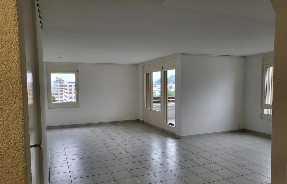 Grosszügige helle 4.5-Zimmer Wohnung auf 9. Stockwerk
