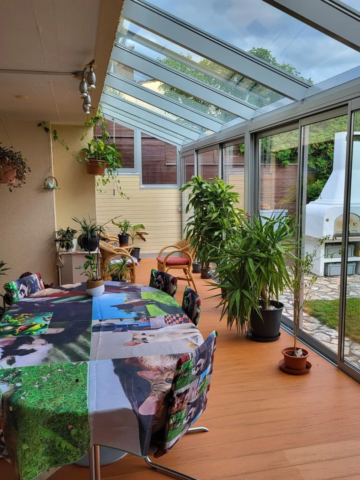 Traumhaftes Wohnen im Grünen: Gemütliche WG mit Wellnessraum & Garten in Boppelsen