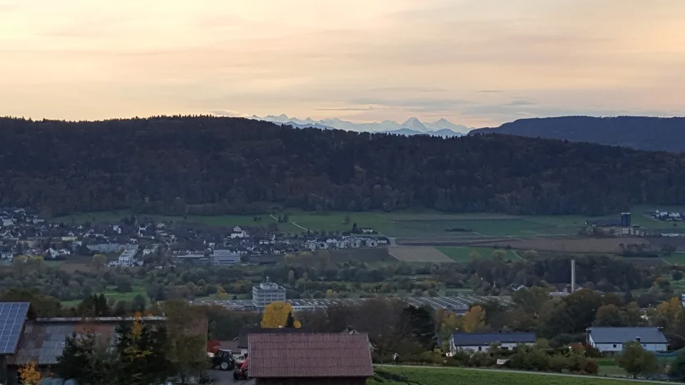 Traumhaftes Wohnen im Grünen: Gemütliche WG mit Wellnessraum & Garten in Boppelsen