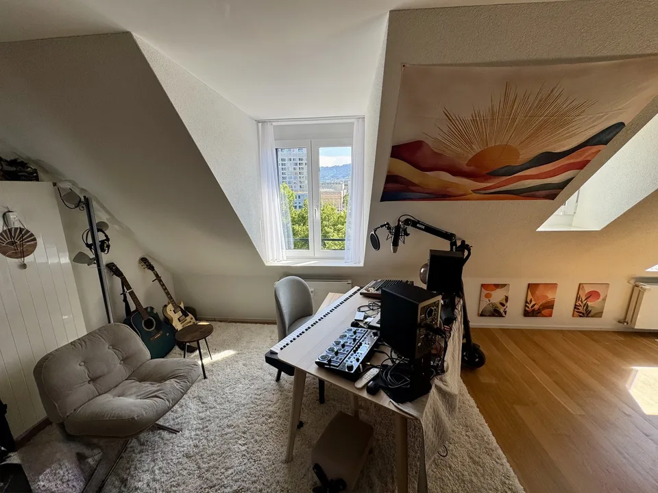 2½ ZIMMER-DACHWOHNUNG IN ZÜRICH - KREIS 10, MÖBLIERT, TEMPORÄR