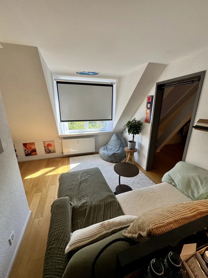 2½ ZIMMER-DACHWOHNUNG IN ZÜRICH - KREIS 10, MÖBLIERT, TEMPORÄR