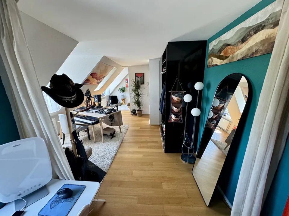 2½ ZIMMER-DACHWOHNUNG IN ZÜRICH - KREIS 10, MÖBLIERT, TEMPORÄR