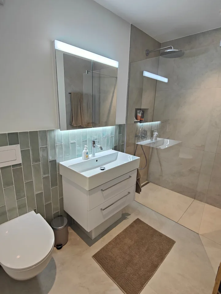 Beautiful Modern Room in Premium 2-Bedroom Apartment | Parking | Available Immediately