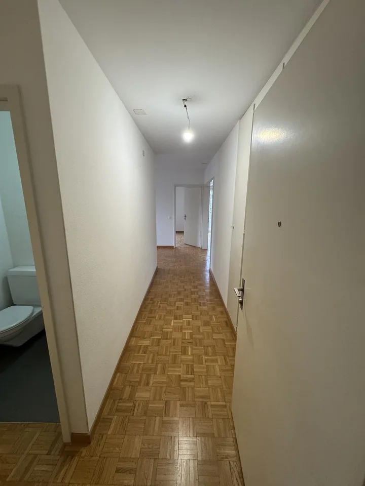 Fully furnished room in Zurich city with all bills included + cleaning