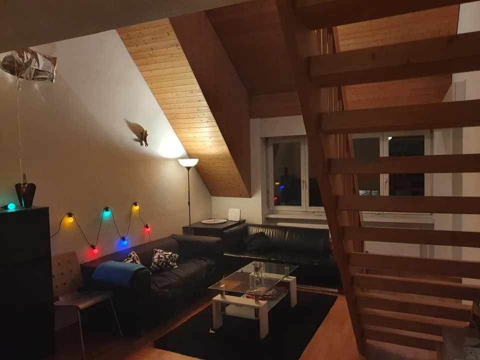 Helles WG-Zimmer in Zürich Kreis 11 mit guter Verkehrsanbindung