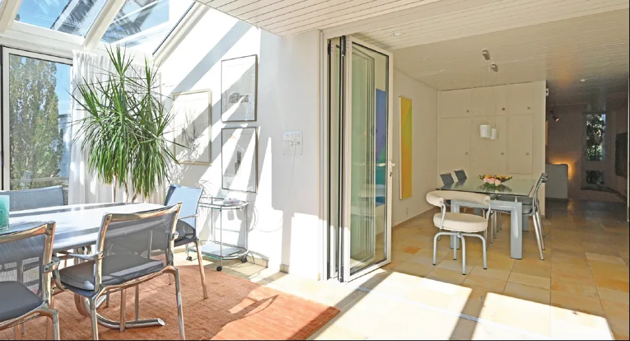 8.5-Zimmer-Familienhaus mit Pool und Panoramasicht