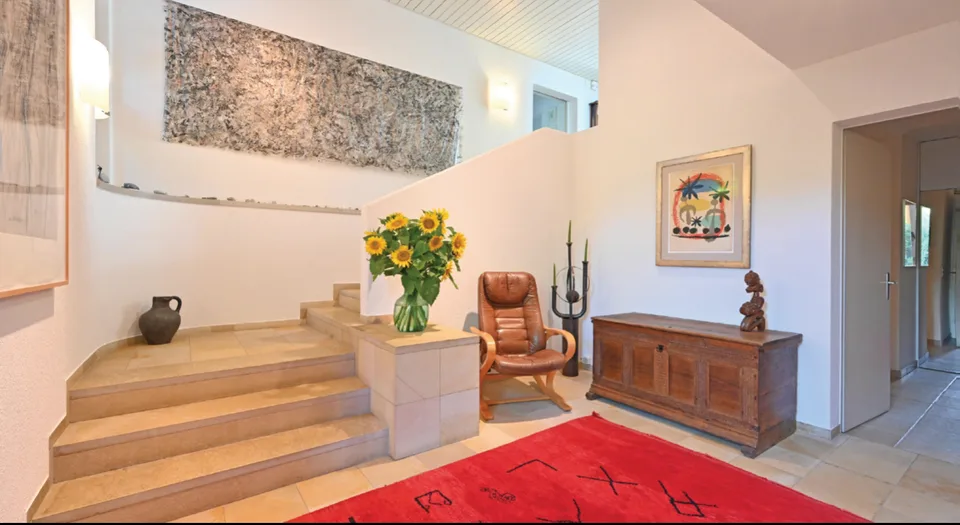 8.5-Zimmer-Familienhaus mit Pool und Panoramasicht