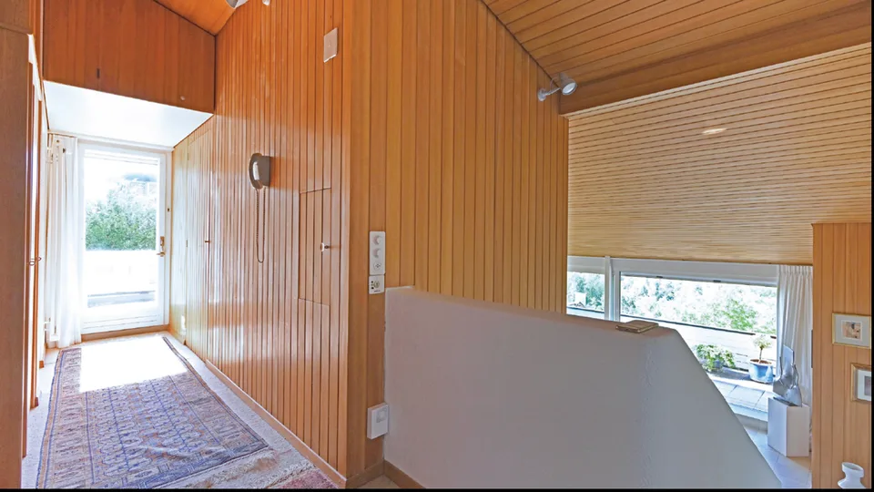 8.5-Zimmer-Familienhaus mit Pool und Panoramasicht