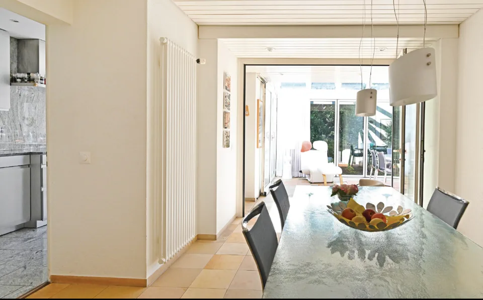 8.5-Zimmer-Familienhaus mit Pool und Panoramasicht