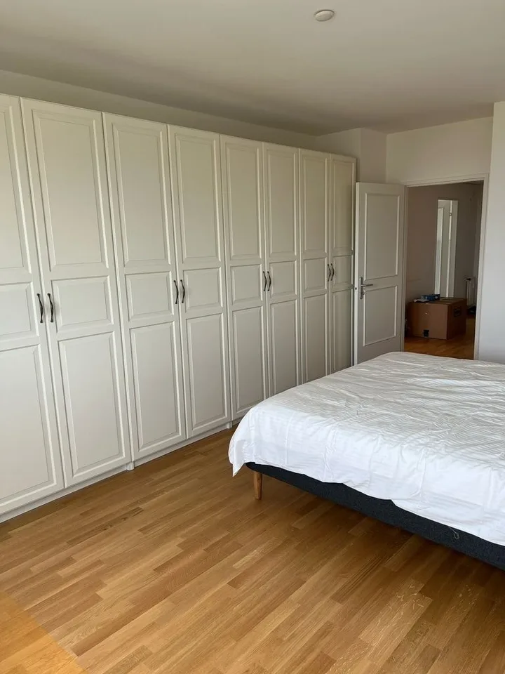 Grand logement de 2 pièces au 11ème étage - Avec vue sur le lac