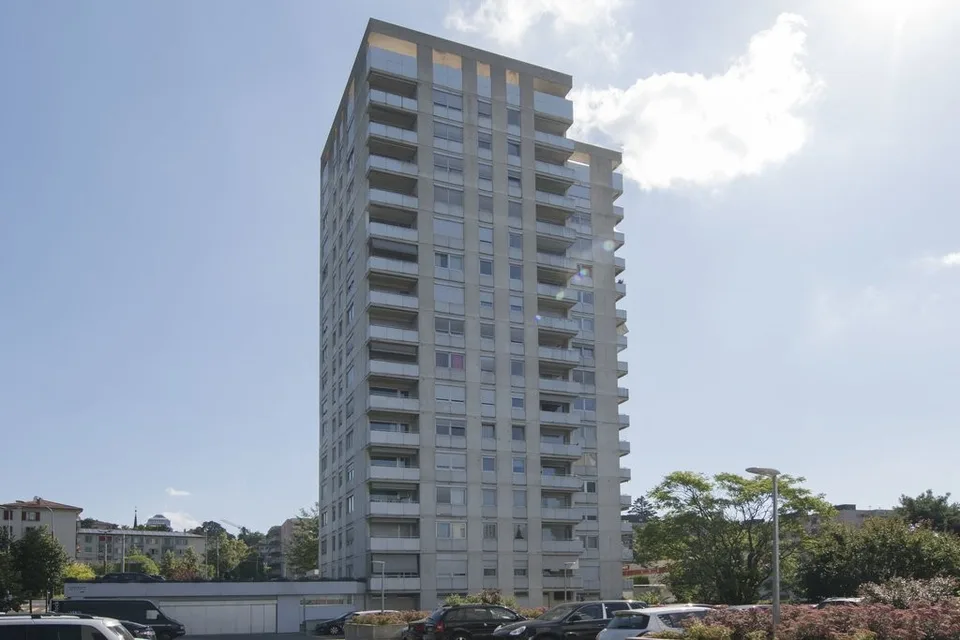 Grand logement de 2 pièces au 11ème étage - Avec vue sur le lac