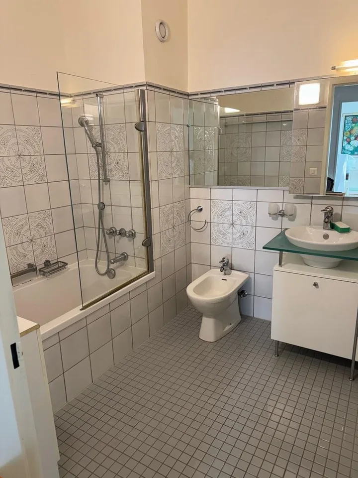 Grand logement de 2 pièces au 11ème étage - Avec vue sur le lac